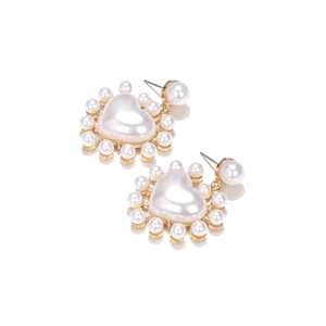 Boucles d'oreilles cœur en perles avec bordure dorée et contour de petites perles