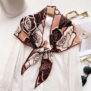 Sciarpa Con Stampa Floreale Di Rosa Elegante Spina Di Pesce Poliestere Velluto Triangolo Scialle Caldo Inverno Foulard Per Donne