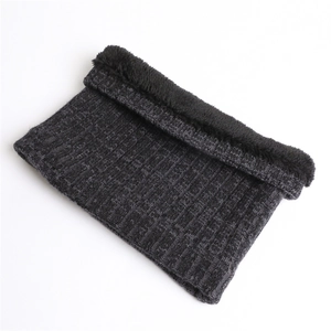 Detailed view of the dark grey ribbed knit exterior and black faux fur lining of the snood