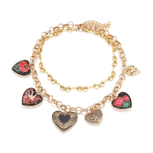 Collier double rang vintage doré avec pendentifs cœurs émaillés et chaîne ondulée