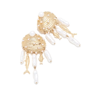 Boucles d'oreilles pendantes coquillage doré et perles baroques avec breloques poissons