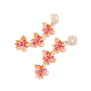 Boucles d'oreilles cascade fleurs en émail coloré avec des clous en perles