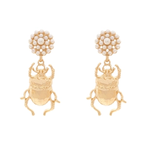 Boucles d'oreilles scarabée dorées avec perles vintage et détails floraux chic