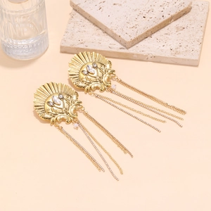 Boucles d'oreilles éventail dorées avec strass et perles dans un style vintage chic