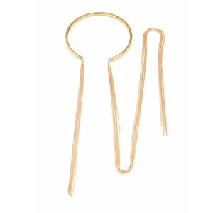 Collier ras du cou minimaliste doré avec longues franges asymétriques sur fond blanc neutre
