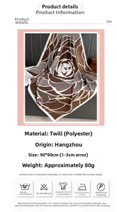 Détail d'un foulard 90x90cm aspect soie avec motif rose marron et texture en sergé fin