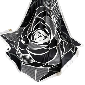 Carré de soie de 90 cm avec motifs de roses noires et blanches modernes et bords blancs