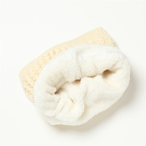 Scaldacollo invernale in maglia intrecciata beige con fodera in pile calda e morbida