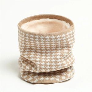 Detailed view of winter houndstooth knit neck warmer with thick cream fleece lining