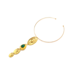 Minimalist gold alloy collar necklace with green glass teardrop pendant in hammered metal