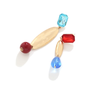 Boucles d'oreilles géométriques asymétriques avec résine colorée et alliage doré