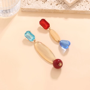 Boucles d'oreilles géométriques irrégulières en résine rouge bleu et alliage