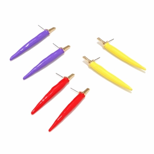 Boucles d'oreilles pendantes piment coloré en rouge, violet et jaune, alliage émaillé
