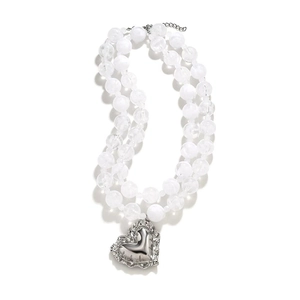 Collier À Pendentif Coeur Rétro Double Couche Perles Alliage Argenté Perles Acrylique Blanches Pour Femme Style Vintage
