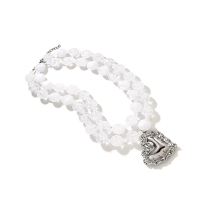 Collier à double rangée de perles avec pendentif cœur argenté texturé et chaîne réglable
