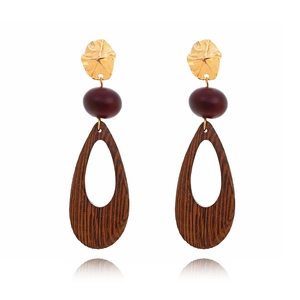 Retro geometric hollow wood bead drop earrings with gold metal disc and waterdrop wood pendant