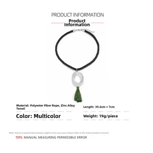 Détail du pendentif géométrique en alliage de zinc avec franges vertes et dimensions