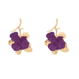 Eleganti orecchini a orchidea dorata multistrato con fiori in smalto viola stile resort