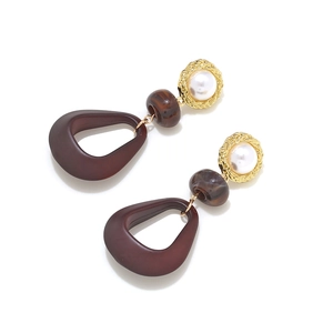 Boucles d'oreilles rétro géométriques en bois léopard avec perles et métal doré
