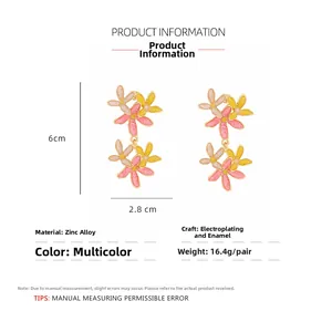 Détails des boucles d'oreilles fleurs multicouches avec placage en alliage de zinc
