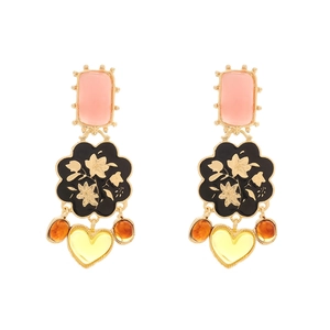 Boucles d'oreilles longues vintage style palais avec pendentifs cœurs et fleurs en résine