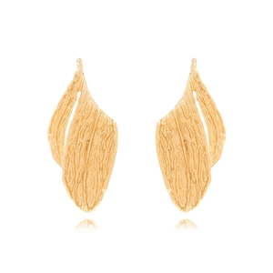 Vintage hollow geometric earrings in gold with irregular hammered texture and leaf shape
