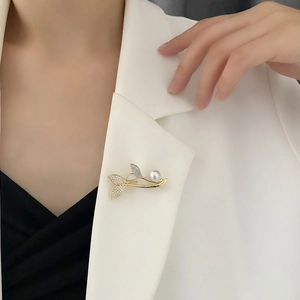 Elegant gold bee brooch with white pearl and zircon on white blazer lapel
