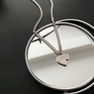 Herz Anhänger Halskette Titanstahl LOVER Graviert Hohl Schlüsselbein Kette Minimalistischer Modeschmuck Für Damen