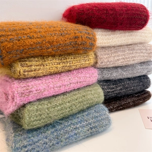 Écharpe en maille de laine unie en 12 couleurs vives avec une texture mohair douce