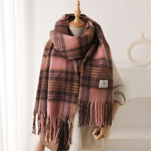 Pink and brown checkered cashmere-feel scarf with long tassels and minimalist brand label