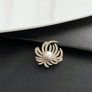 Elegant gold-plated fan-shaped pearl brooch with micro-pave zircon crystals