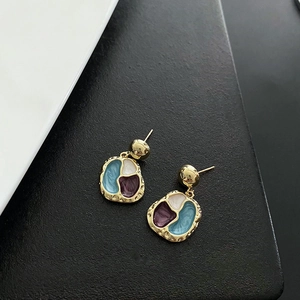 Retro contrast color enamel earrings with gold hammered metal in blue and purple