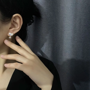 Boucles d'Oreilles Créoles Élégantes en Zircon Forme de Cœur Cuivre Plaqué Or Perle Synthétique Petites Boucles pour Femmes
