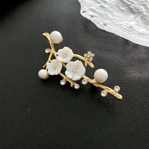 Plum Blossom Branch Brooch Elegant Shell Flower Copper Pin With Artificial Pearl Rhinestone For Women Vintage Floral Jewelry