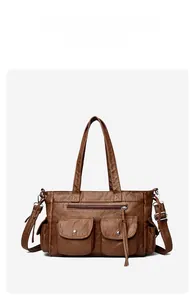 Détail du sac fourre-tout rétro marron foncé avec plusieurs poches et texture en cuir
