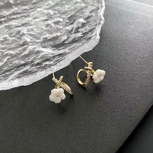 Exquisite gold flower stud earrings with white petals and shimmering zircon inlays