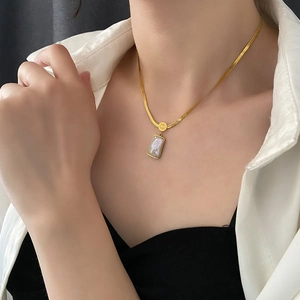 18K gold-plated blade chain necklace with a shimmering rectangular shell pendant