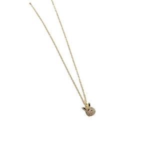 Collier à pendentif lapin doré avec pavé de zircons brillants et oreilles en émail