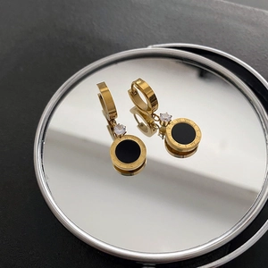 Boucles D'oreilles Pendantes Chiffres Romains En Acier Titane Avec Zircon Noir Anneaux Géométriques Pour Femmes Bijoux Minimalistes