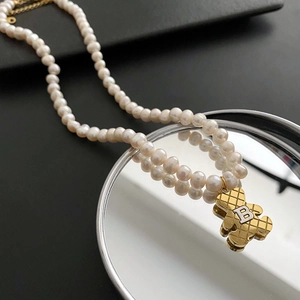 Natuurlijke Kunstparelketting Beer Hanger Titanium Staal Verguld Letter B Raster Ontwerp Franse Retro Mode Sieraden Vrouwen