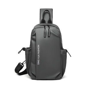 Sac de poitrine gris foncé imperméable avec fermeture éclair et logo imprimé