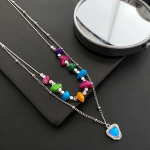 Collier Double Couche Coeur Perles Mixtes Colorées Acier Titane Alliage Pendentif Iridescent Chaîne Clavicule Pour Femmes