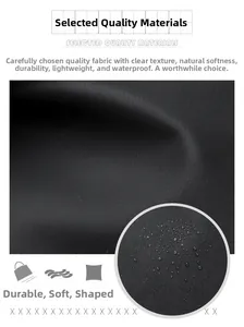 Dettaglio del tessuto in nylon impermeabile con gocce d'acqua su una borsa nera