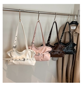 Détails des sacs portés épaule vintage en similicuir en quatre couleurs avec boucles