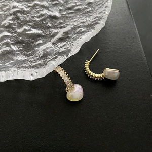 Elegant J-shaped heart earrings with gold plating, sparkling zircons and aurora pearls