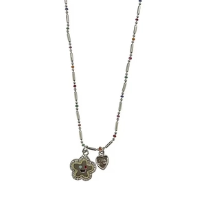 Collier à perles argenté avec pendentif étoile souriante en zircon et petit cœur