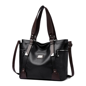 Grand sac cabas en cuir grainé noir avec poignées contrastées brunes et logo en métal