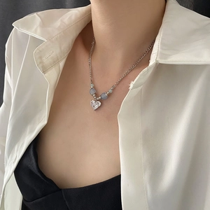 Collier Pendentif Coeur Alliage Zinc Perles Bleues Zircon Chaîne De Clavicule Ton Argent Mode Douce Et Cool Pour Femmes