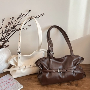 Sac à Épaule Plissé Vintage pour Femme en Cuir PU Sac Sous le Bras Avec Boucle de Ceinture et Détails d'Oeillets Sac à Main Grande Capacité