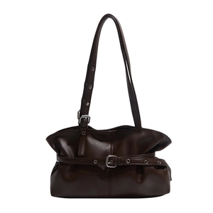 Sac bandoulière rétro marron foncé plissé de grande capacité avec boucle métallique